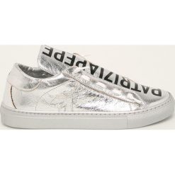 Patrizia Pepe - Buty skórzane. Szare buty sportowe damskie Patrizia Pepe, bez wzorów, ze skóry, sportowe. W wyprzedaży za 599,90 zł.