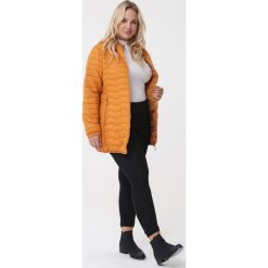 Żółta Kurtka Frankie. Żółte kurtki damskie Born2be, xl, bez wzorów, klasyczne, długie. Za 159,99 zł.
