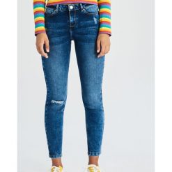 Jeansy skinny push up - Granatowy. Niebieskie jeansy damskie Sinsay. Za 59,99 zł.