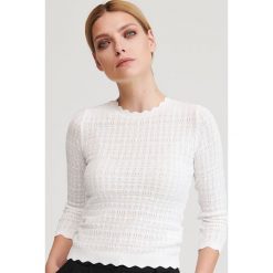 Bluzka z ażurowym wzorem - Kremowy. Białe bluzki damskie Reserved, s, bez wzorów, bez kołnierzyka, bez rękawów. Za 79,99 zł.