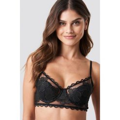 NA-KD Lingerie Biustonosz z kwiatowym haftem - Black. Czarne biustonosze NA-KD Lingerie, z haftami, z materiału. Za 92,95 zł.