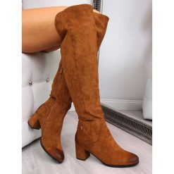 Kozaki damskie ocieplane camel Vinceza. Brązowe kozaki damskie Vinceza, bez obcasa, bez zapięcia. Za 159,99 zł.