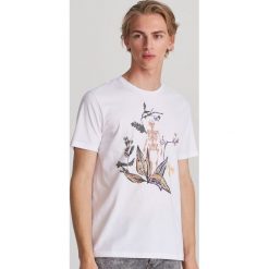 T-shirt z nadrukiem - Biały. Białe t-shirty damskie Reserved, s, z nadrukiem, bez kołnierzyka. Za 29,99 zł.