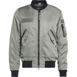 Kurtki męskie: True Religion Kurtka Bomber chalk green