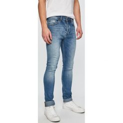 Versace Jeans - Jeansy. Niebieskie jeansy męskie Versace Jeans, z aplikacjami. W wyprzedaży za 429,90 zł.