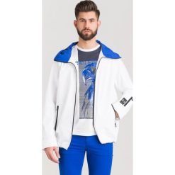 KURTKA Armani Exchange. Białe płaszcze męskie Armani Exchange, s, z nadrukiem, z materiału, z kapturem. Za 485,00 zł.