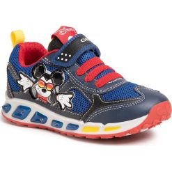 Sneakersy GEOX - J Shuttle B. A J0294A 01454 C0735 S Navy/Red. Niebieskie trampki chłopięce Geox, bez wzorów, ze skóry ekologicznej, na rzepy. W wyprzedaży za 219,00 zł.