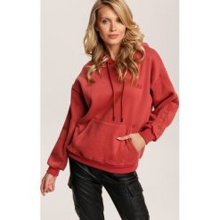 Ceglasta Bluza Xenyla. Różowe bluzy damskie Renee, s, bez wzorów, bez rękawów, bez kaptura. Za 89,99 zł.