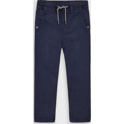 Mayoral - Spodnie dziecięce 92-134 cm. Niebieskie spodnie chłopięce Mayoral, bez wzorów, z elastanu. Za 131,90 zł.