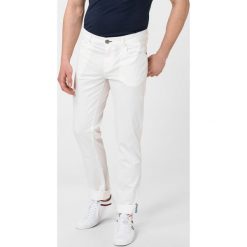 Trussardi Jeans 370 Close Basic Spodnie Biały. Białe spodnie męskie Trussardi Jeans, bez wzorów, z elastanu. Za 404,95 zł.