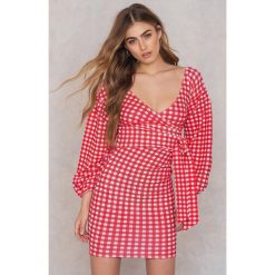 Sukienki hiszpanki: Boohoo Sukienka Gingham z marszczonymi rękawami – Red,Multicolor