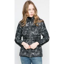 Calvin Klein Jeans - Kurtka puchowa. Szare bomberki damskie Calvin Klein Jeans, l, z jeansu, z kapturem. W wyprzedaży za 699,90 zł.