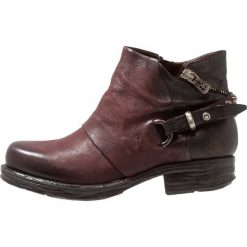 A.S.98 Ankle boot falun. Czerwone botki damskie marki A.S.98, ze skóry, bez obcasa, bez zapięcia. Za 839,00 zł.