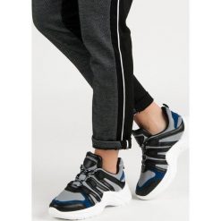 WYGODNE BUTY SPORTOWE. Buty sportowe damskie KYLIE, bez wzorów, sportowe. Za 79,90 zł.