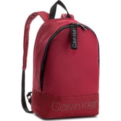 Plecak CALVIN KLEIN - Shadow Round Backpac K50K503905 628. Czerwone plecaki damskie marki Calvin Klein, z materiału. Za 449,00 zł.