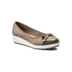 CLARA BARSON W16SS096-11. Brązowe półbuty damskie Clara Barson, bez wzorów, ze skóry ekologicznej, bez obcasa, bez zapięcia. Za 79,99 zł.