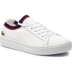 Sneakersy LACOSTE - La Piquee 119 1 Cfa 7-37CFA0016407 Wht/Nvy/Red. Białe półbuty damskie marki Lacoste, na co dzień, bez wzorów, ze skóry ekologicznej, bez obcasa, na płaskiej podeszwie, bez zapięcia. Za 499,99 zł.