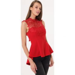 Czerwony Top Must Be There. Czerwone bluzki damskie Born2be, s, bez wzorów, z dzianiny, bez kołnierzyka. Za 79,99 zł.