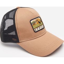 Czapka z daszkiem typu trucker - Brązowy. Pomarańczowe czapki męskie House, bez wzorów. Za 39,99 zł.