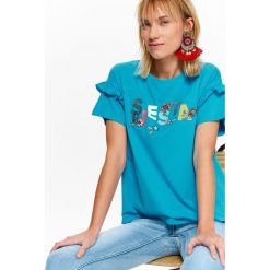 T-SHIRT DAMSKI Z APLIKACJĄ. Niebieskie t-shirty damskie Top Secret, z nadrukiem, z dzianiny, eleganckie, bez kołnierzyka. W wyprzedaży za 9,99 zł.
