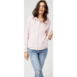 Bluza z ażurowym zdobieniem. Różowe bluzy damskie Moodo, xl, z haftami, z bawełny, z długim rękawem, długie, z kapturem. Za 49,99 zł.