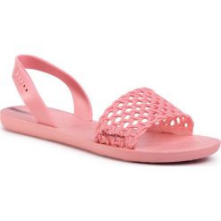 Sandały IPANEMA - Breezy Sandal Fem 82855 Pink/Pink 20197. Różowe klapki damskie Ipanema, bez wzorów, z tworzywa sztucznego, bez obcasa. W wyprzedaży za 89,00 zł.