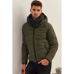 KOMIN MĘSKI. Szare szaliki męskie marki Top Secret, bez wzorów, z dzianiny. W wyprzedaży za 34,99 zł.