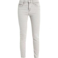 Calvin Klein Jeans ANKLE Jeansy Slim Fit strange grey. Szare jeansy damskie marki Calvin Klein Jeans. W wyprzedaży za 439,20 zł.