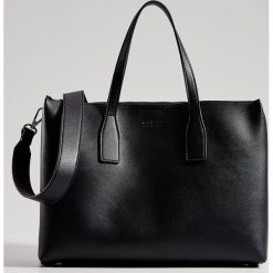 Torebka city bag - Czarny. Czarne torebki klasyczne damskie Mohito, bez wzorów, bez dodatków. Za 139,99 zł.