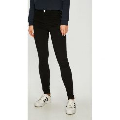 Review - Jeansy. Czarne jeansy damskie z wysokim stanem marki Review. W wyprzedaży za 139,90 zł.