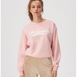 Bluza oversize z nadrukiem - Różowy. Różowe bluzy damskie Sinsay, s, z nadrukiem. W wyprzedaży za 24,99 zł.