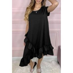 Sukienka RENOLA BLACK. Czarne sukienki damskie IVET, na co dzień, na lato, bez wzorów, z asymetrycznym kołnierzem, z krótkim rękawem, krótkie, mini, asymetryczne. W wyprzedaży za 59,00 zł.
