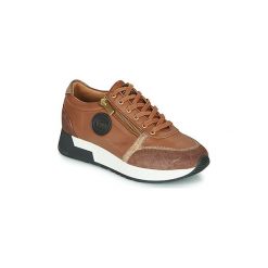 Buty Pataugas TILIA. Pomarańczowe trampki i tenisówki damskie Pataugas, bez wzorów, bez zapięcia. Za 669,00 zł.
