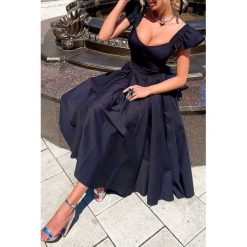 Sukienka BRENILA BLACK. Czarne sukienki damskie IVET, bez wzorów, eleganckie, z klasycznym kołnierzykiem, bez rękawów, długie. W wyprzedaży za 99,00 zł.