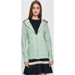 Answear - Bluza Secret Garden. Różowe bluzy damskie ANSWEAR, s, z nadrukiem, z elastanu, bez rękawów, z kapturem. W wyprzedaży za 89,90 zł.