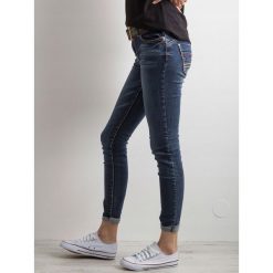 Spodnie damskie jeansowe jeansy z haftami wĄskie l. Jeansy damskie Merg Selection, m, z haftami, z bawełny. Za 69,00 zł.