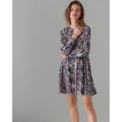 Sukienka z wężowym wzorem - Różowy. Różowe sukienki damskie Mohito, bez wzorów, bez kołnierzyka, bez rękawów. Za 149,99 zł.