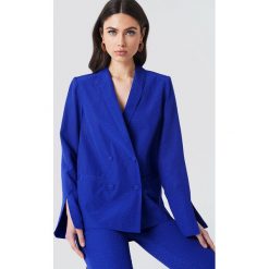NA-KD Trend Żakardowa marynarka dwurzędowa - Blue. Niebieskie marynarki damskie NA-KD Trend, bez wzorów, z żakardem. Za 161,95 zł.