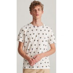 T-shirt z drobnym nadrukiem - Kremowy. Białe t-shirty męskie Reserved, xl, z nadrukiem, bez kołnierzyka. Za 39,99 zł.