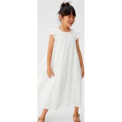Mango Kids - Sukienka dziecięca Gespa 110-164 cm. Białe sukienki dziewczęce Mango Kids, z haftami, z bawełny, casualowe, z krótkim rękawem, krótkie, midi, rozkloszowane. W wyprzedaży za 69,90 zł.