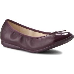 Baleriny CLARKS - Dance Puff Jnr 261201866 Purple Leather. Fioletowe baleriny dziewczęce marki Clarks, ze skóry. W wyprzedaży za 169,00 zł.