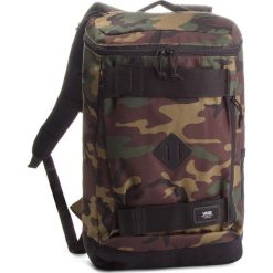 Plecak VANS - Hooks Skatepack VN0A3HM297I Classic Camo. Zielone plecaki damskie marki Vans, w paski, z materiału, sportowe. W wyprzedaży za 169,00 zł.