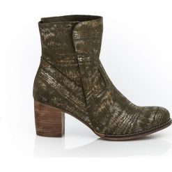 Botki na słupku z wywijaną cholewką - skóra naturalna - model 454 - kolor zielony marmur. Zielone botki damskie Zapato, na wiosnę, ze skóry, eleganckie, za kostkę, na wysokim obcasie, na obcasie, na zamek. Za 399,00 zł.