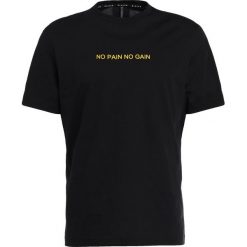 Neil Barrett BLACKBARRETT NO PAIN NO GAIN Tshirt z nadrukiem black/yellow. Czarne koszulki polo męskie marki Neil Barrett BLACKBARRETT, m, z nadrukiem, z bawełny. W wyprzedaży za 412,30 zł.