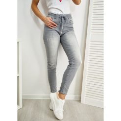 Spodnie Zara Jeans Szare S. Czarne spodnie damskie LIGARI JEANS, s, z elastanu. Za 109,99 zł.