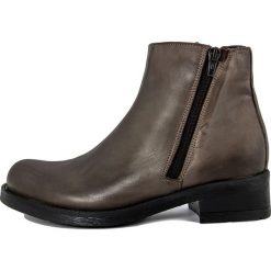 Skórzane botki "Sion" w kolorze ciemnobrązowym. Pomarańczowe botki damskie Bluetag, Gusto, bez obcasa, bez zapięcia. W wyprzedaży za 307,95 zł.