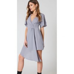 Sukienki: Boohoo Elegancka kopertowa sukienka – Grey