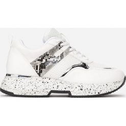 Białe Sneakersy Liriye. Białe sneakersy damskie Born2be. W wyprzedaży za 69,99 zł.