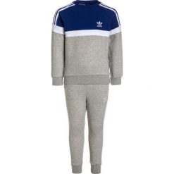 Adidas Originals TREFOIL SET Bluza mystery ink/white/medium grey heather. Szare bluzy chłopięce marki adidas Originals, z bawełny. W wyprzedaży za 215,20 zł.