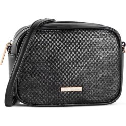 Torebka MONNARI - BAG2090-020 Black. Czarne listonoszki damskie Monnari, bez wzorów, ze skóry ekologicznej, eleganckie, bez dodatków. W wyprzedaży za 109,00 zł.